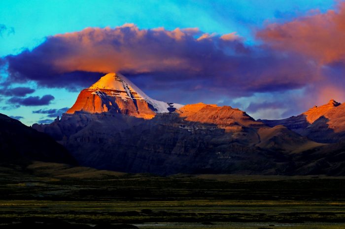 Tibet Panorama: monasteries, Lakes and mountains all-in-one