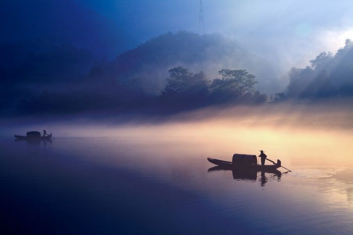 Fog-enveloped Xiaodongjiang and Zhangjiajie