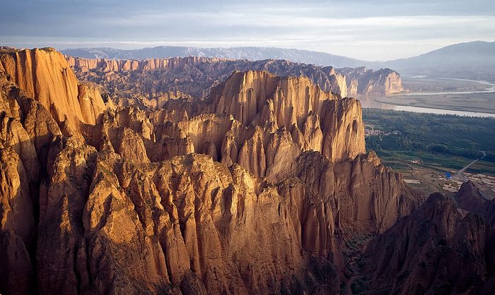 Self-drive with rental car through Shaanxi, Gansu and Ningxia