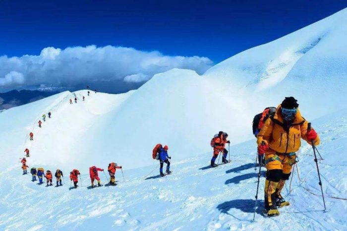 Haba snow mountain summit: climbing a 5000+m snow mountain